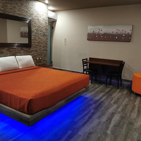 Hotel Plaza Arteaga Монтерей Екстериор снимка