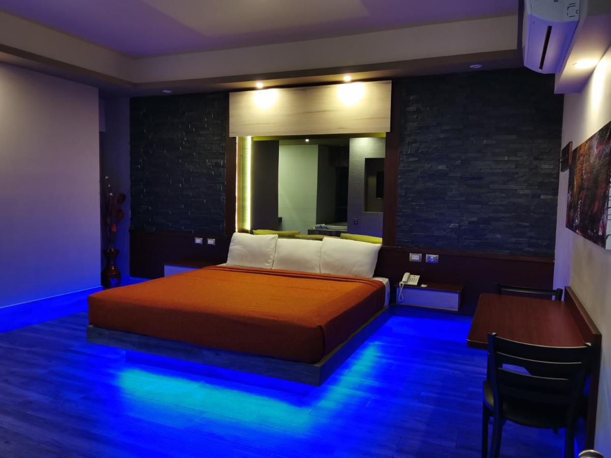 Hotel Plaza Arteaga Монтерей Екстериор снимка