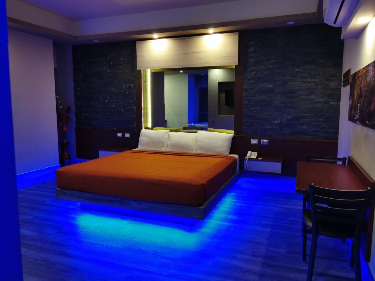 Hotel Plaza Arteaga Монтерей Екстериор снимка