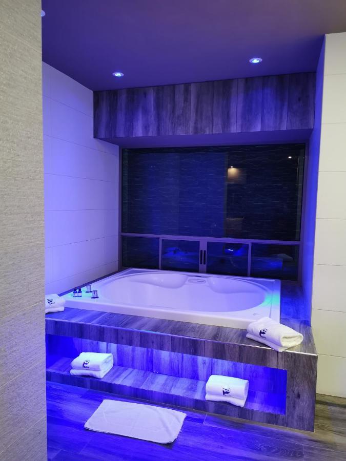 Hotel Plaza Arteaga Монтерей Екстериор снимка