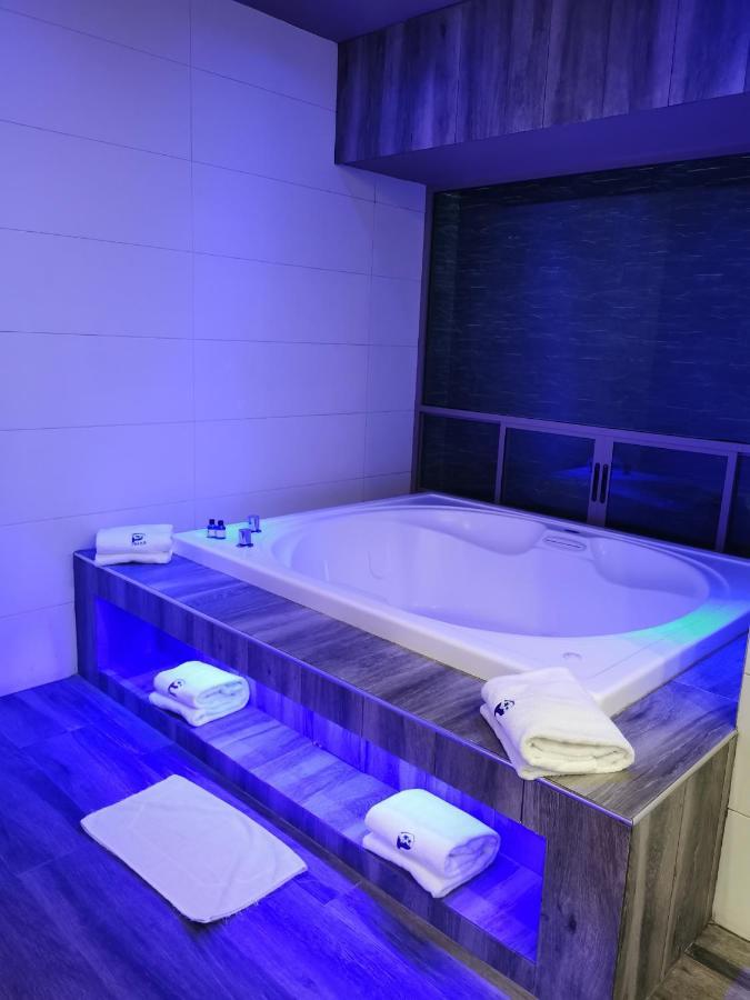 Hotel Plaza Arteaga Монтерей Екстериор снимка