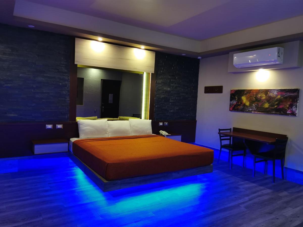 Hotel Plaza Arteaga Монтерей Екстериор снимка