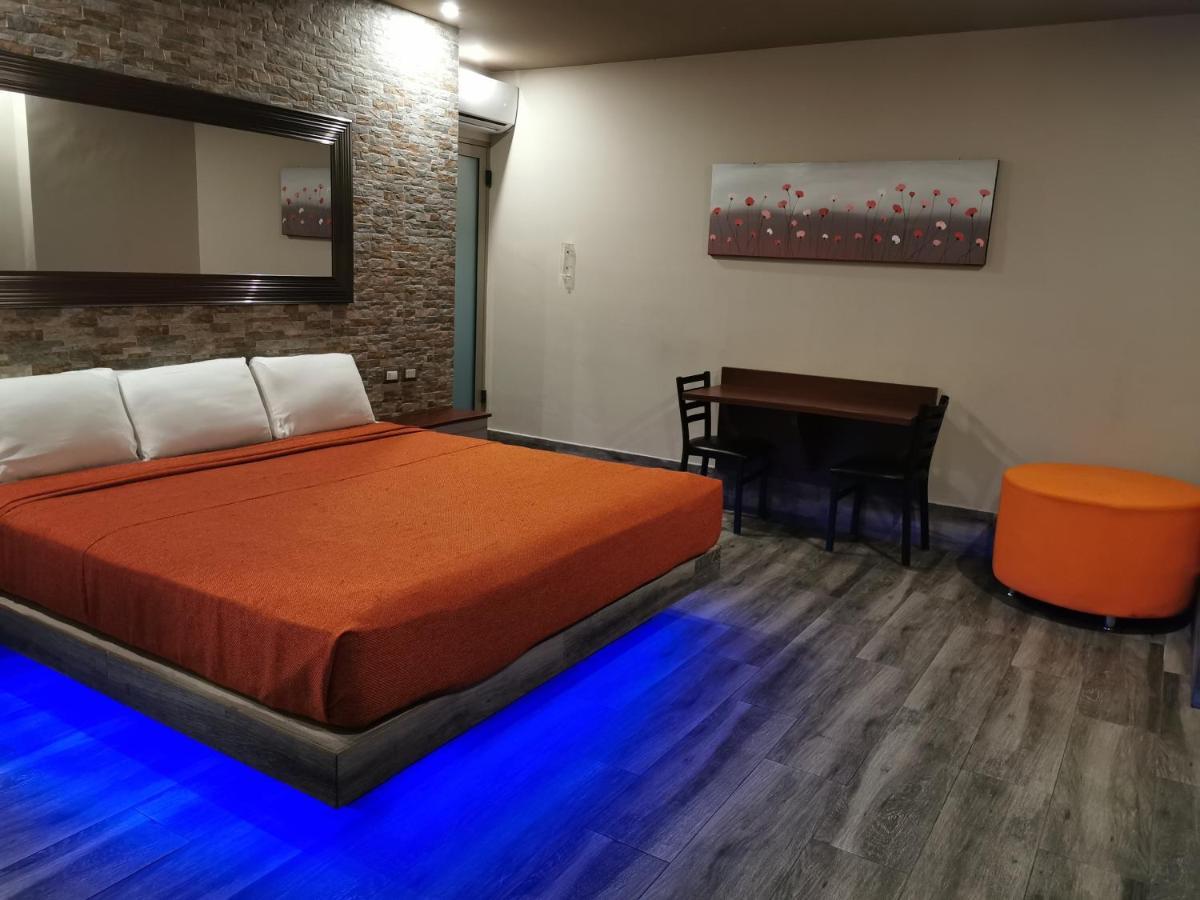 Hotel Plaza Arteaga Монтерей Екстериор снимка