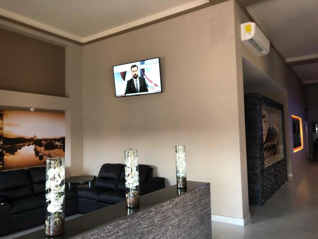 Hotel Plaza Arteaga Монтерей Екстериор снимка