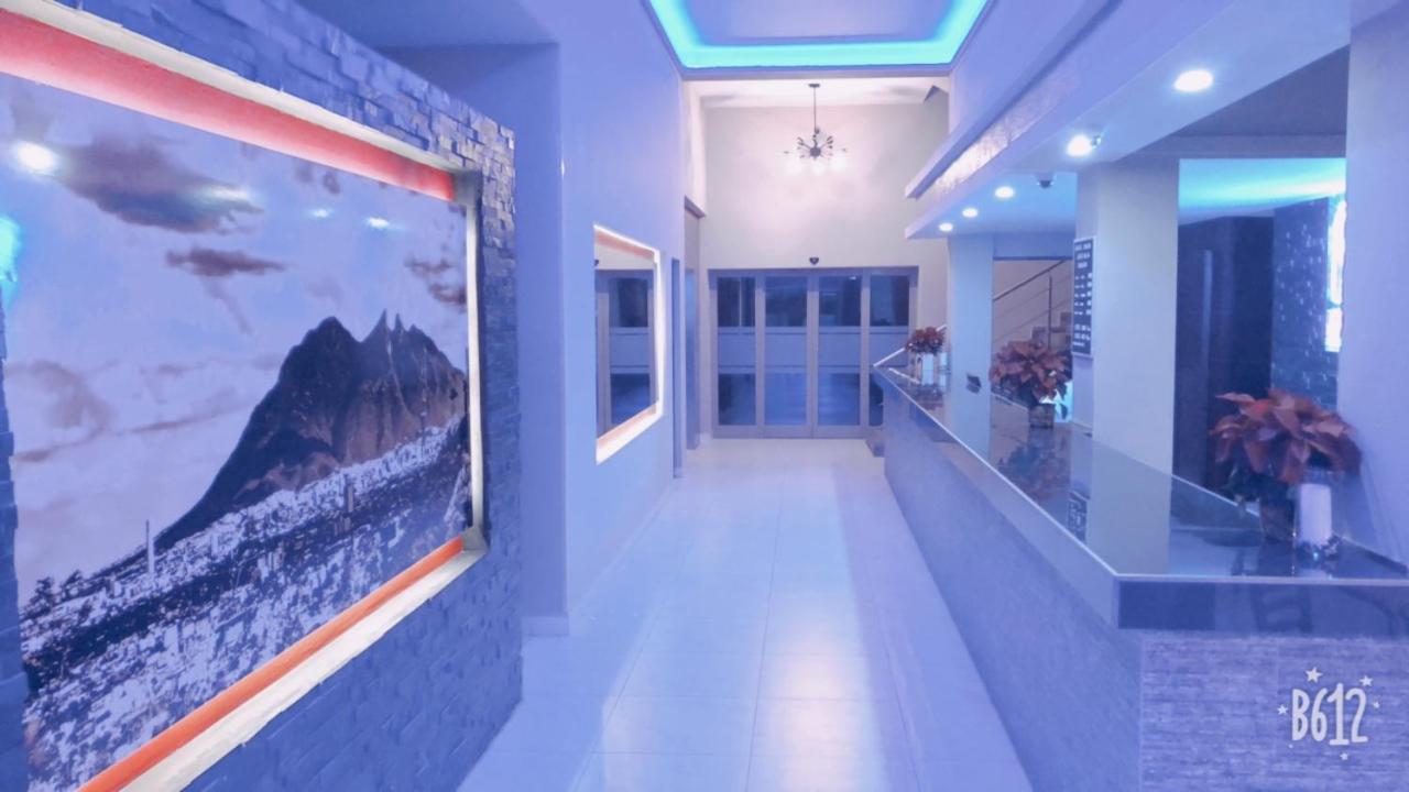 Hotel Plaza Arteaga Монтерей Екстериор снимка