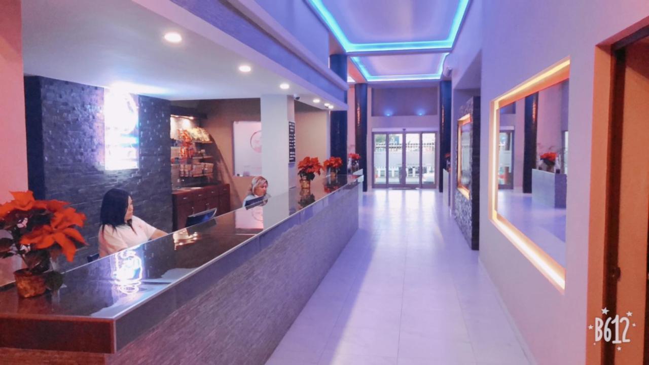 Hotel Plaza Arteaga Монтерей Екстериор снимка