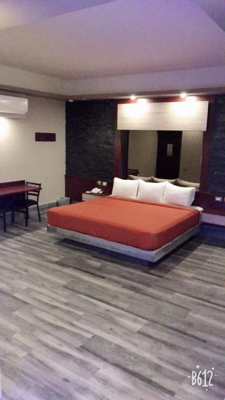 Hotel Plaza Arteaga Монтерей Екстериор снимка